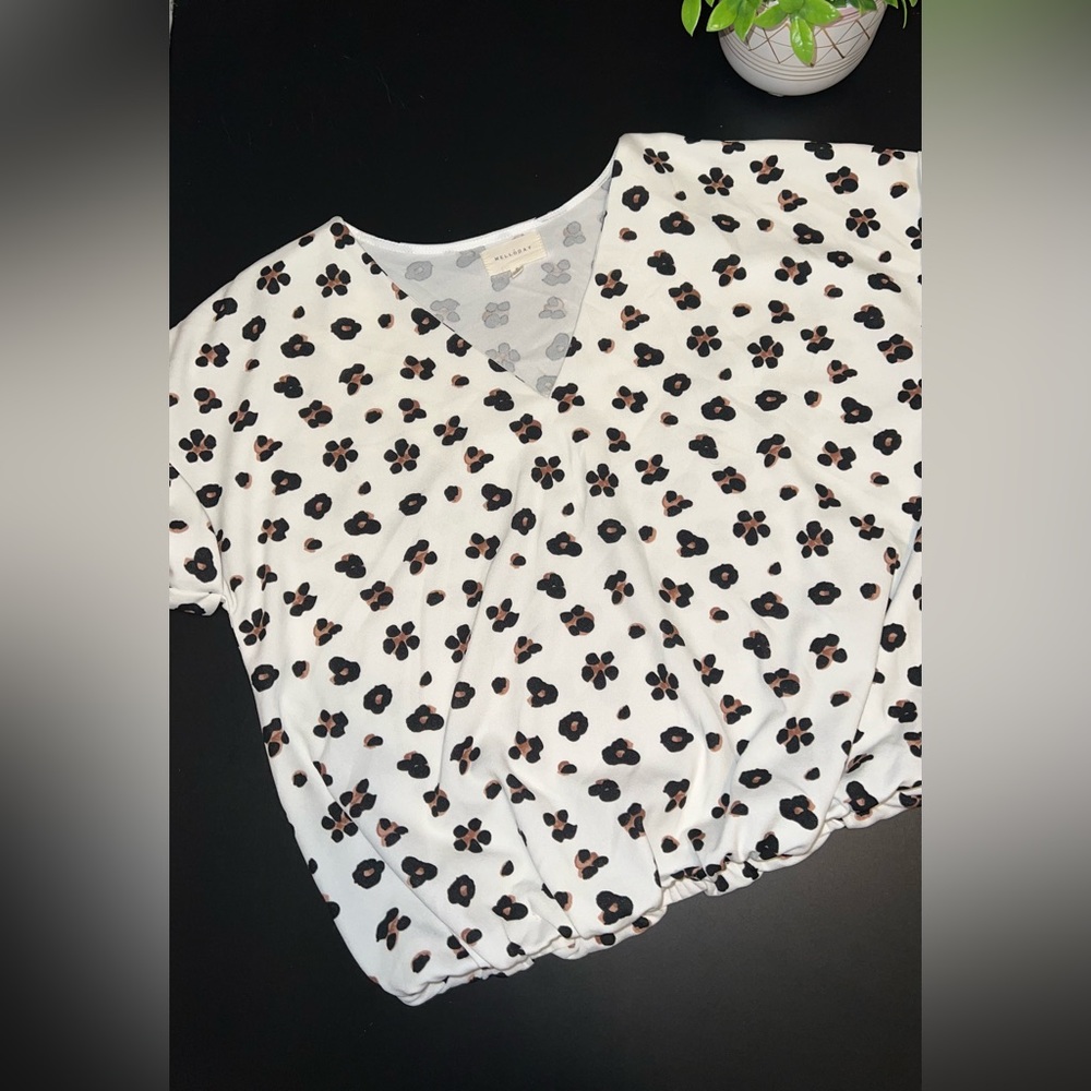 Mellóday White Leopard Cropped Short Sleeve Blouse Size Small EUC